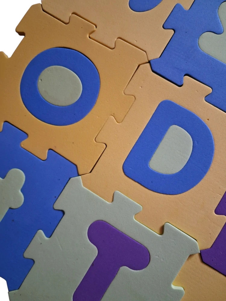 PĚNOVÉ PUZZLE PÍSMENKA