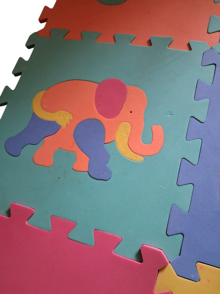 PĚNOVÉ PUZZLE BAREVNÁ ZVÍŘÁTKA
