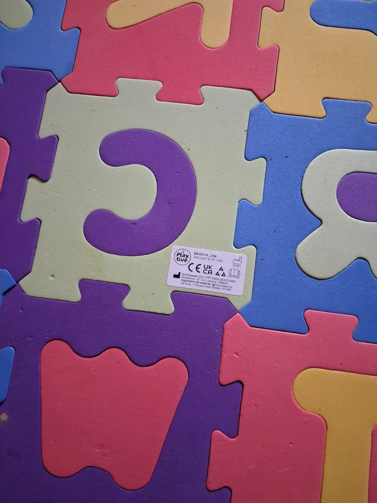 PĚNOVÉ PUZZLE PÍSMENKA
