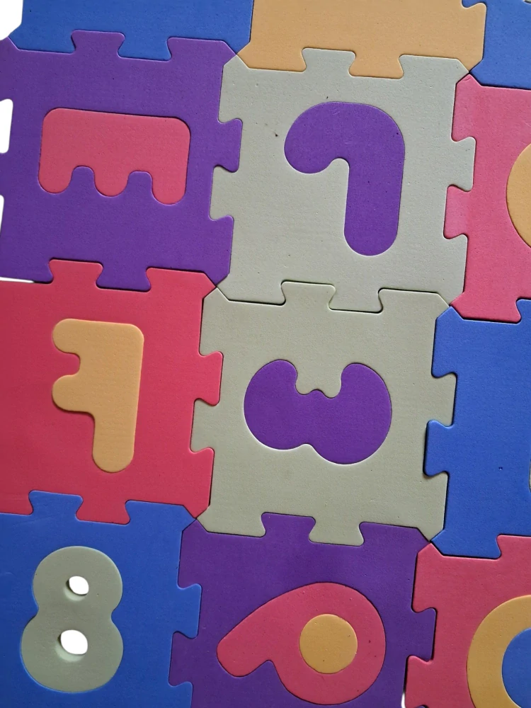 PĚNOVÉ PUZZLE PÍSMENA