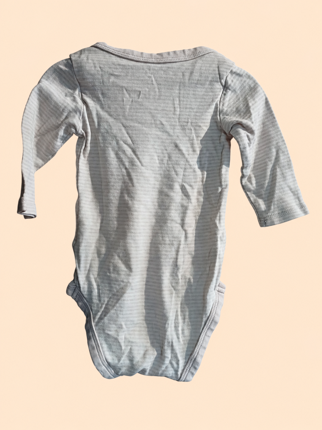 Neutrální jemně pruhované body, vel. 62