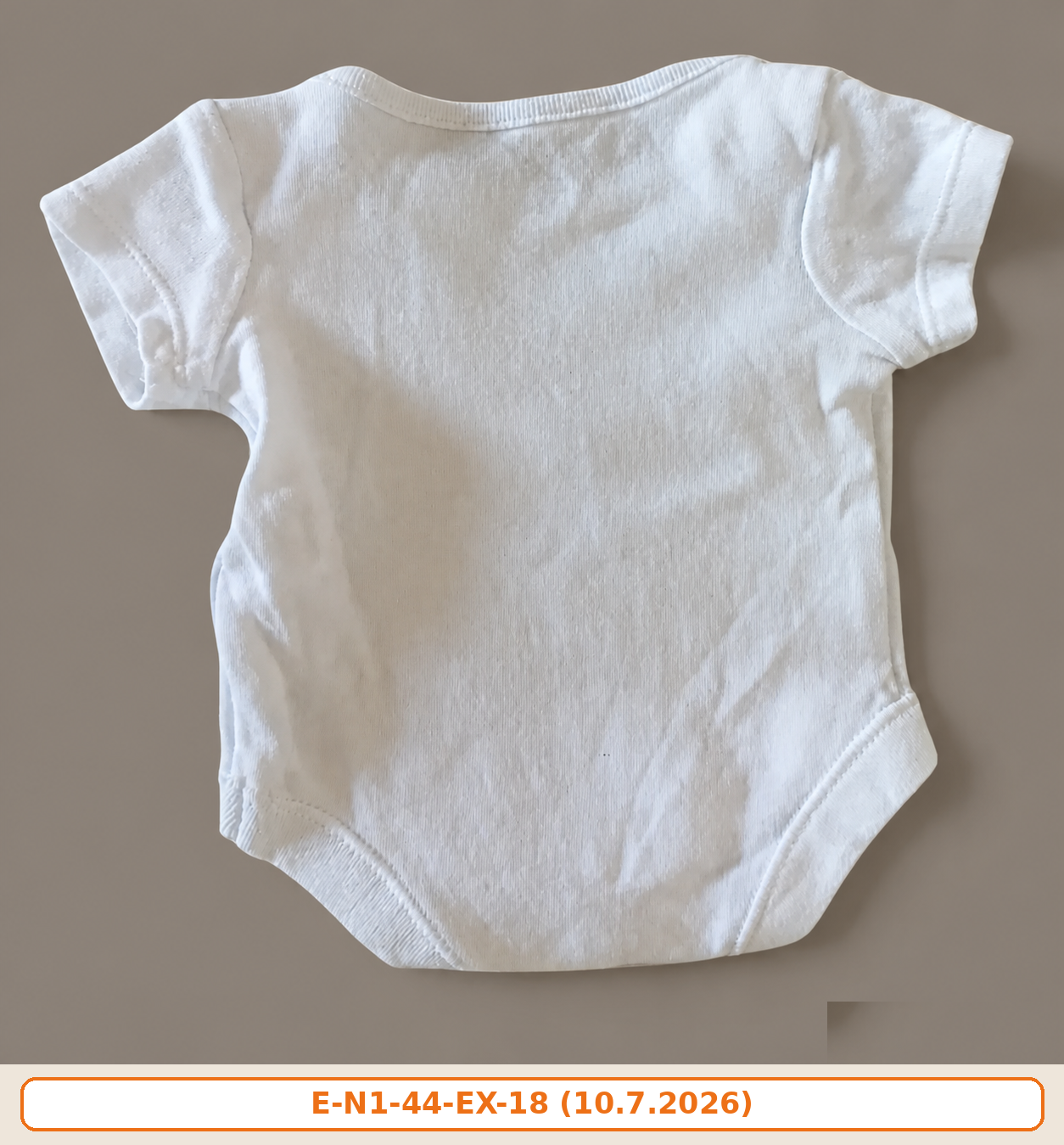 Neutrální bílé body s krátkým rukávem, vel. 44