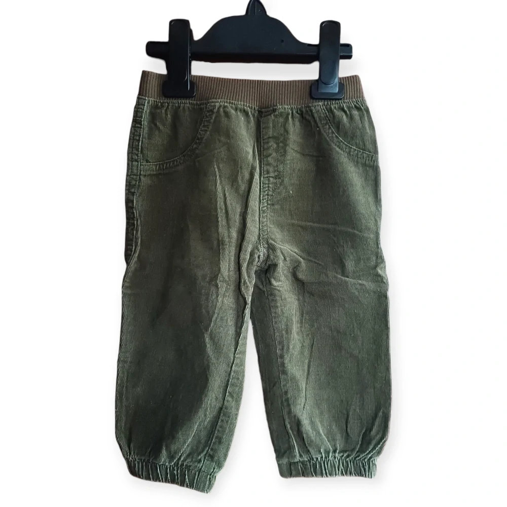 Khaki manšestrové kalhoty s pružným pasem, vel. 86