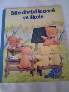 Medvídkové ve škole